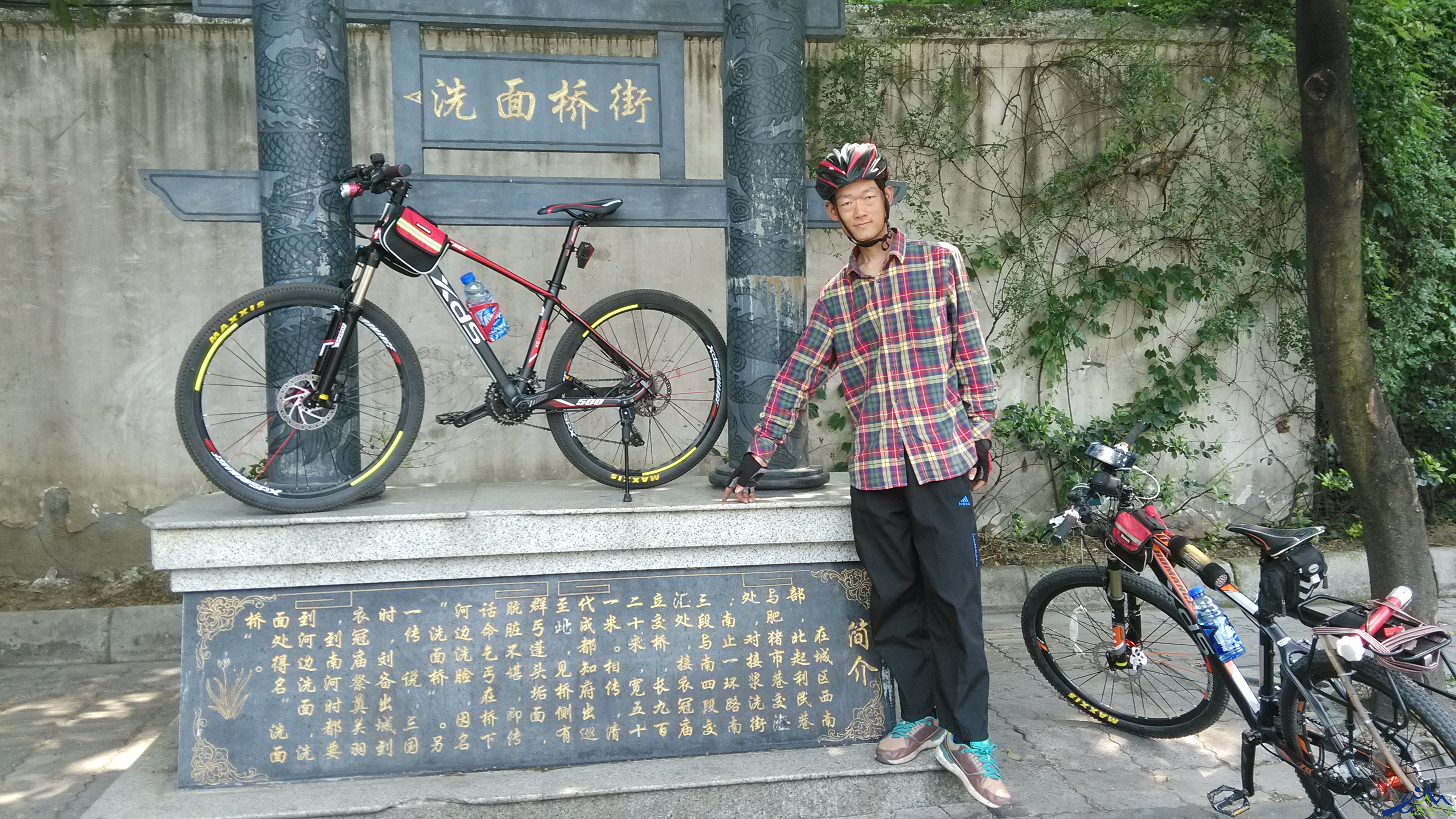 经小龙强烈要求，换了这张帅照。立图招桃花运！